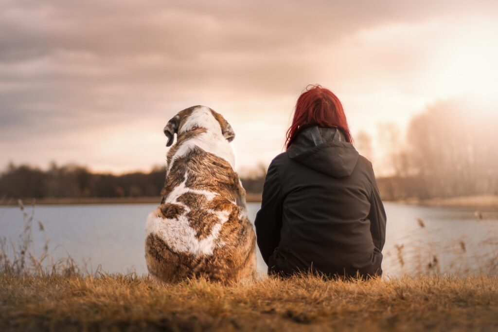 Frau und Hund am See Geschenk für Hundeliebhaber Originelle Ideen!
